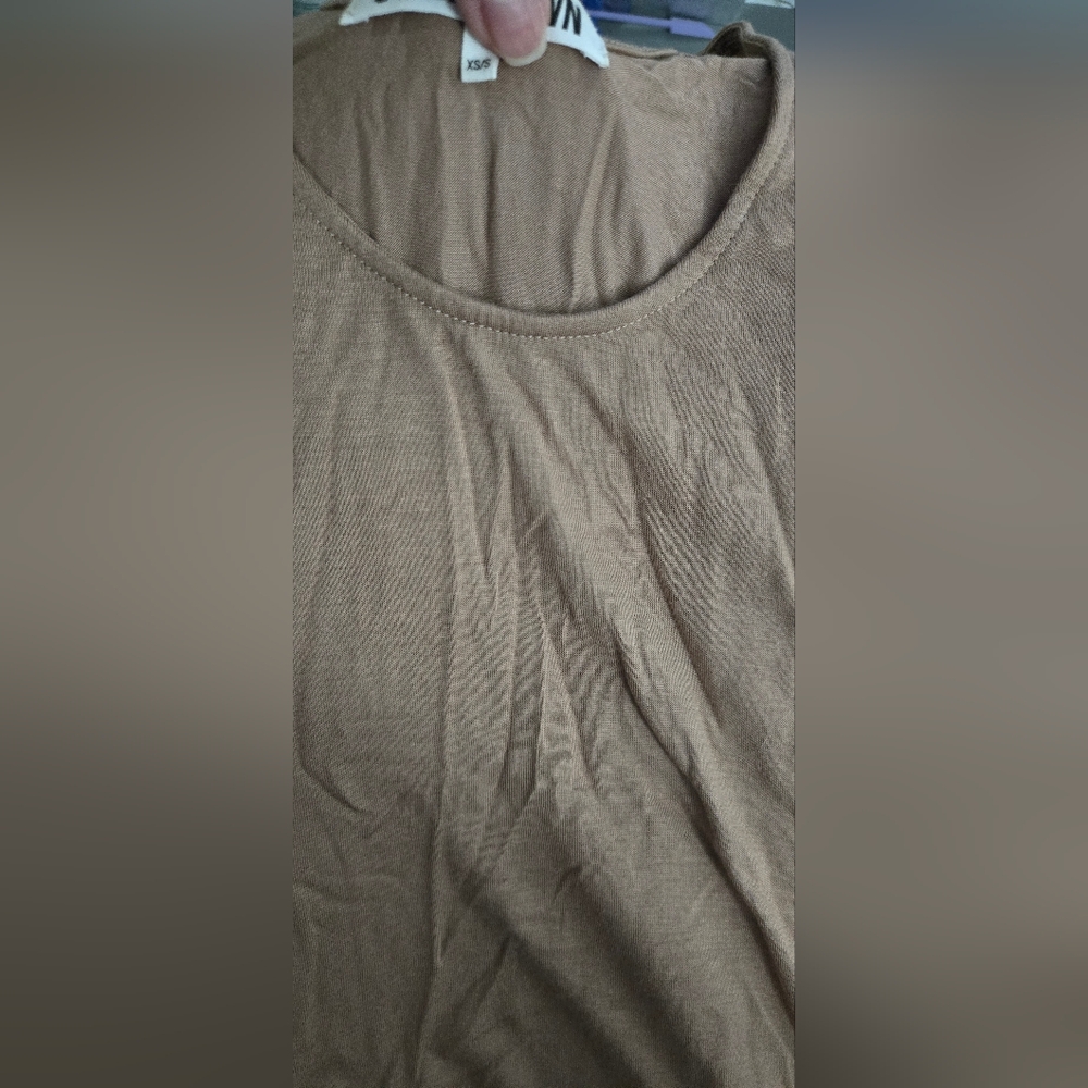 Joah Brown Scoop Neck Long Sleeve Top In Sienna, Light Brown Tan, EUC xs/s - Picture 11 of 12